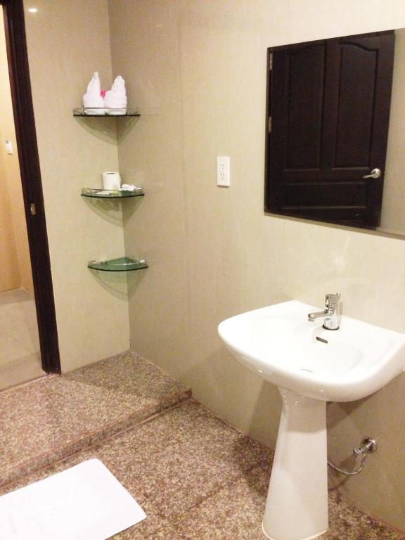 Hotel Kan Kanchanaburi Phòng bức ảnh