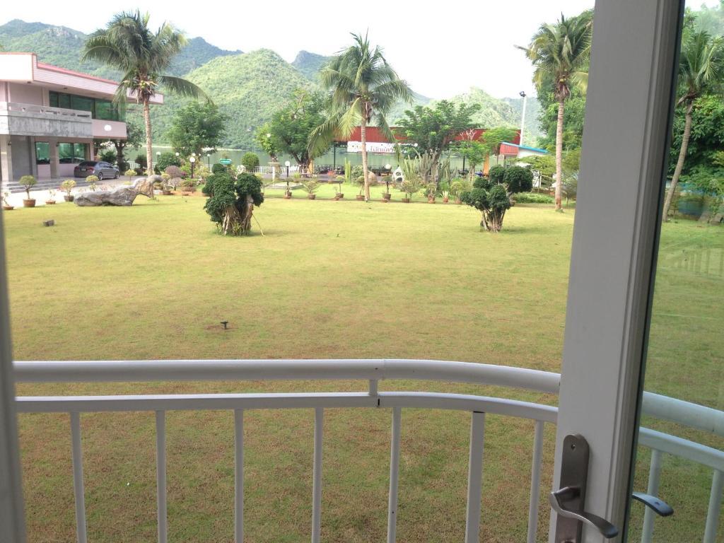 Hotel Kan Kanchanaburi Ngoại thất bức ảnh